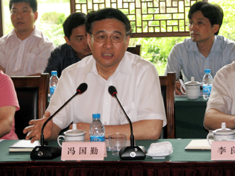 2008年6月17日市政协冯国勤视察祥欣.gif
